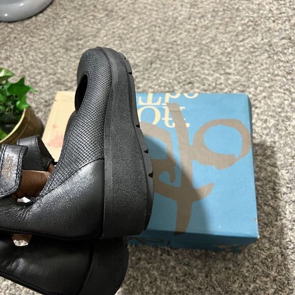 OTBT Scamper Leather Low Wedge Shoes Ankle Strap Size 6 M Black Leather New - Picture 6 of 8